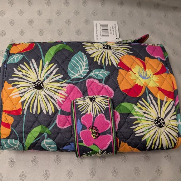 New! Vera Bradley Jazzy Bloom Changing Pad Clutch - Picture 1 of 4